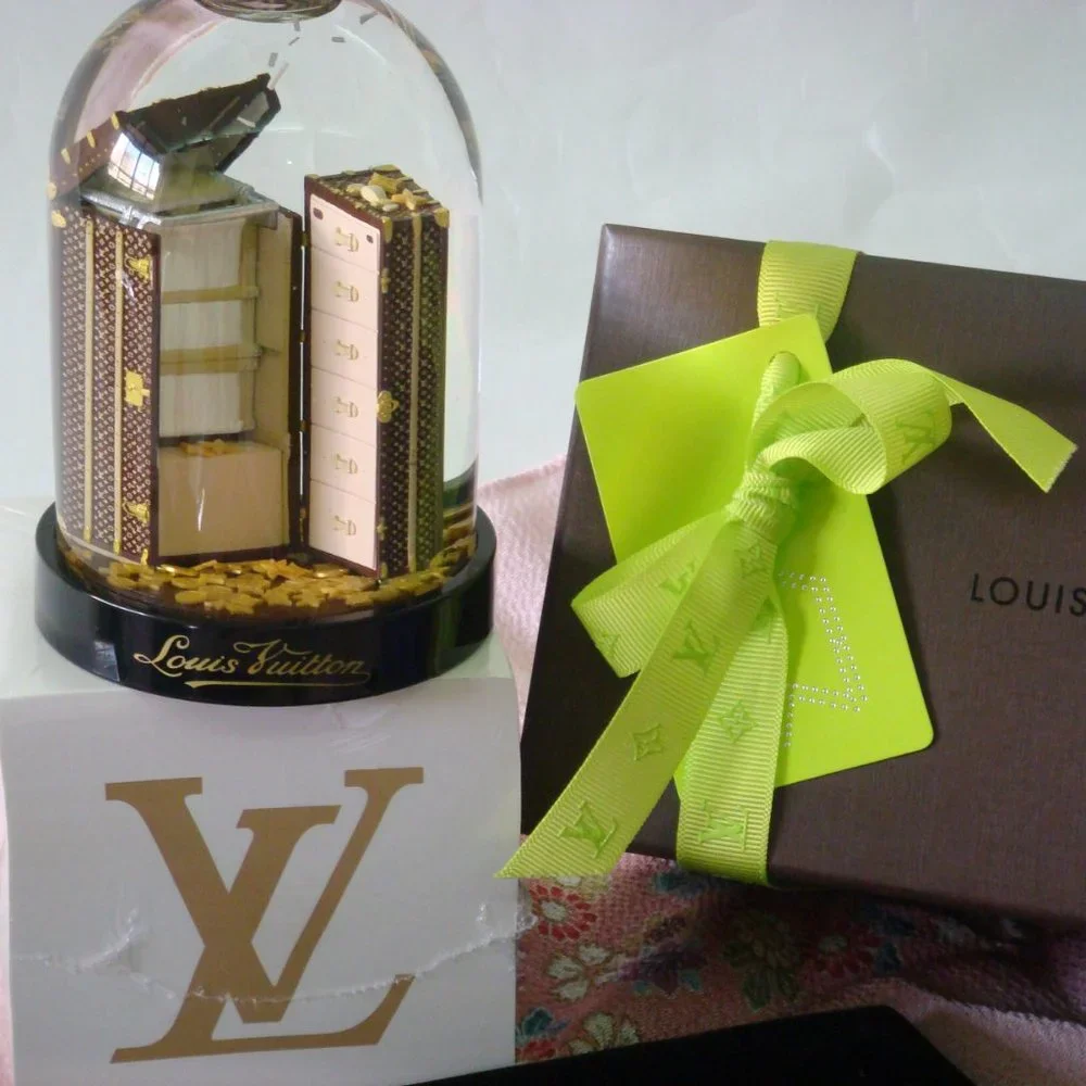 Louis Vuitton Snow Globe monogram luggage truck limited edition - Picture 2 of 8
